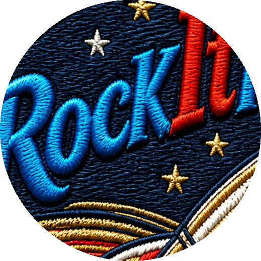 Detail der Stickerei: Schriftzug Rock It